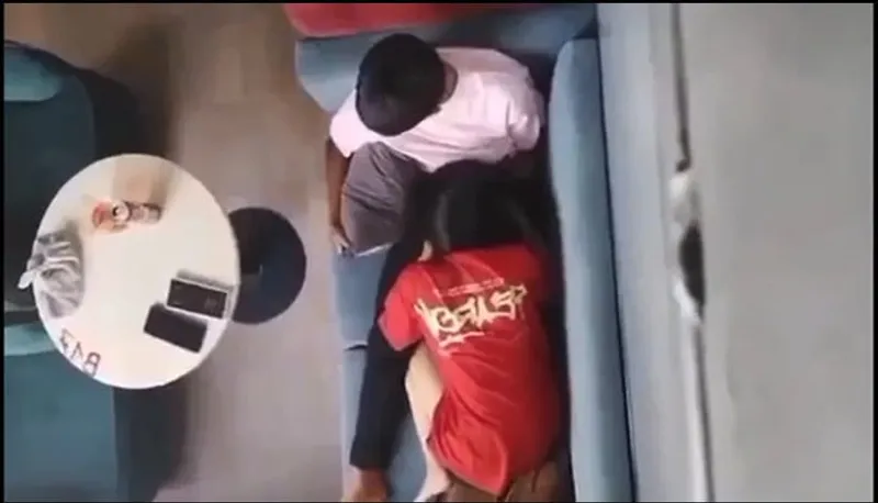 Quay lén nhân tình liếm bú cho gấu nơi công cộng