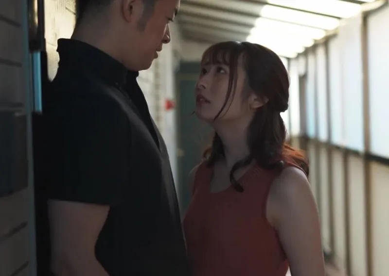 Cô vợ mang thai, tôi bị hấp dẫn bởi cô vợ nhà đối diện thường ở nhà một mình